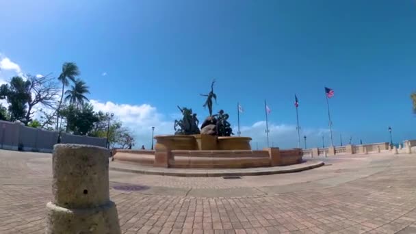 Dolly Shot Van Wortels Fontein Bij Old San Juan Puerto — Stockvideo