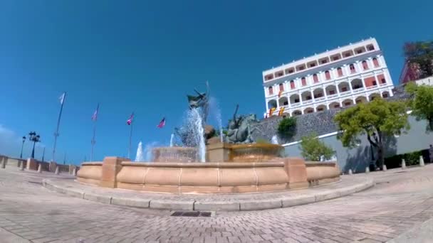 Доллі Вистрілив Фонтану Коренів Сан Хуан Пуерто Рико Будівлями Позаду — стокове відео