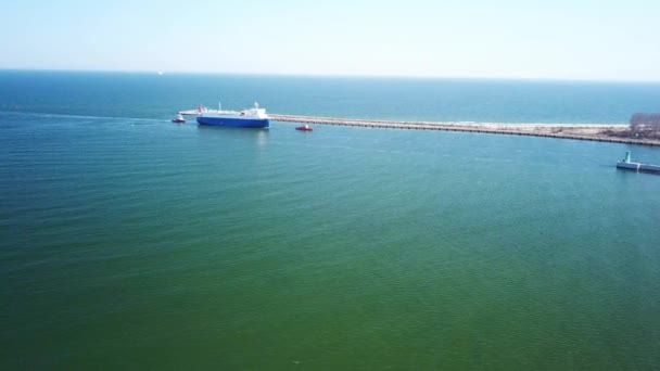 Statek Odholowany Portu Strzał Drona Zatoce Gdańskiej — Wideo stockowe