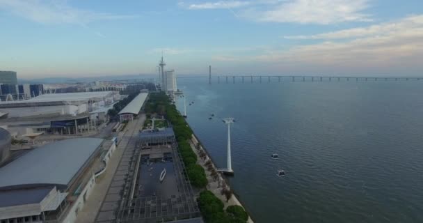 Αεροφωτογραφία Λισσαβώνας Γέφυρα Vasco Gama Που Βρίσκεται Ένα Μέρος Της — Αρχείο Βίντεο