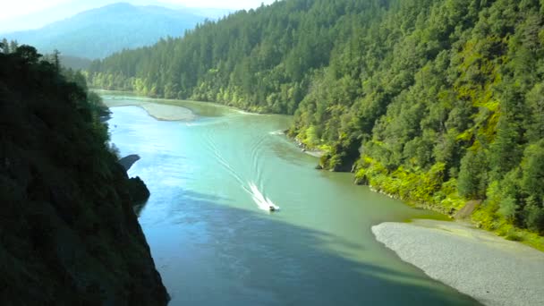 Pequeño Barco Que Rápido Por Río Rogue Oregon Cerca Gold — Vídeos de Stock