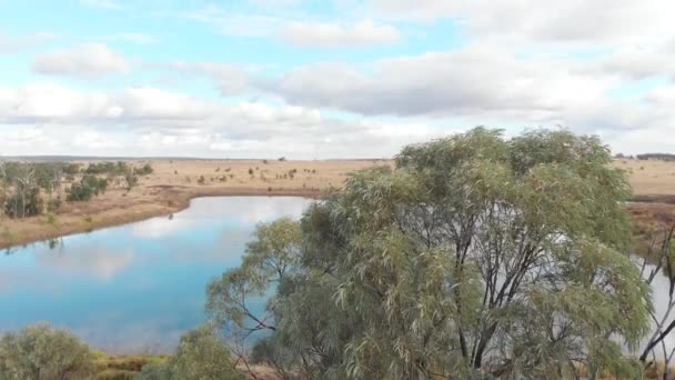 Podnoszenie Zdjęcia Drona Jeziora Pustkowiu Australii — Wideo stockowe