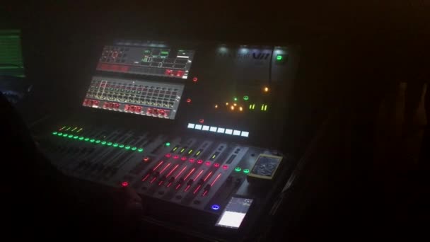 Närbild Mixingkonsolen Vid Konsert — Stockvideo