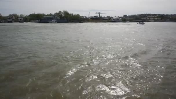 Delta Del Danubio Una Nave Crociera Nuota Lungo Fiume Lontananza — Video Stock