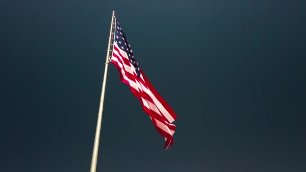 Tiro Estático Bandera Las Estrellas Ondeando Viento Los Estados Unidos — Vídeos de Stock