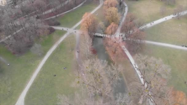 Cascadas English Garden Munich Con Dron Dji Mavic Air Relajante — Vídeos de Stock