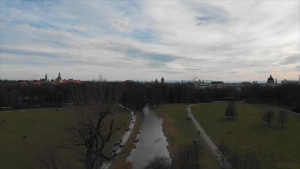 Watervallen English Garden München Met Een Drone Dji Mavic Air — Stockvideo
