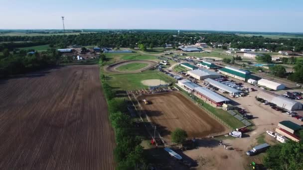 Vzdušná Pánev Vodního Náklaďáku Snášející Špinavé Aréně Velké Rodeo Pozemky — Stock video