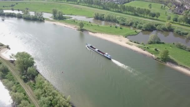 Letecký Pohled Velký Kontejner Nebo Nákladní Loď Jezeře Nebo Řece — Stock video