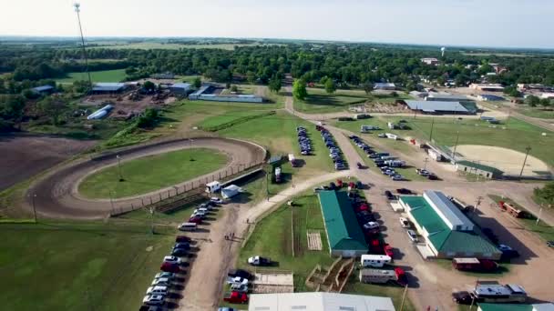 Puxe Volta Pista Terra Para Revelar Centros Equestres Constrói Estacionamento — Vídeo de Stock