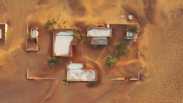 Vista Aérea Uma Aldeia Abandonada Vazia Casas Cobertas Areia Deserto — Vídeo de Stock