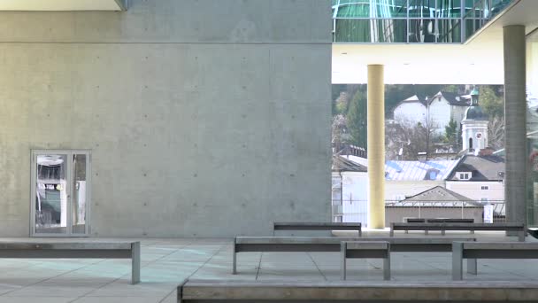 Fotografía Cámara Lenta Joven Atleta Parkour Saltando Banco Banco Lugar — Vídeo de stock