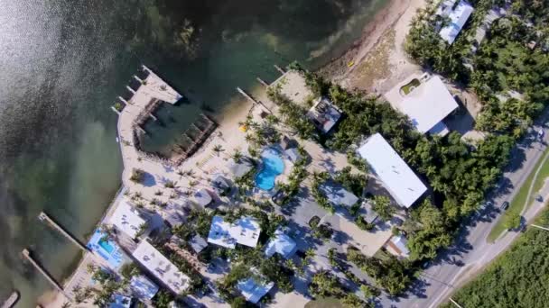 Aerial Birds Eye Metraje Una Piscina Complejo Isla Islamorada Florida — Vídeos de Stock