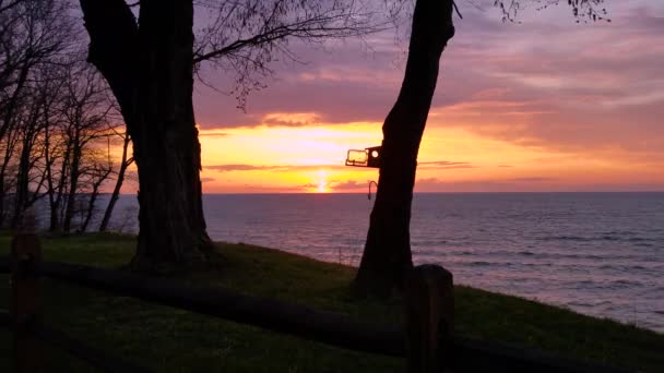 Cielo Dramático Atardecer Movimiento Las Nubes Agua — Vídeos de Stock