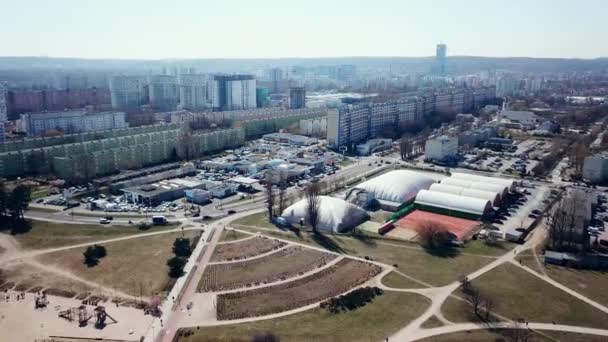 Avião Cidade Gdansk Drone Edifícios Residenciais Uma Rua Com Carros — Vídeo de Stock