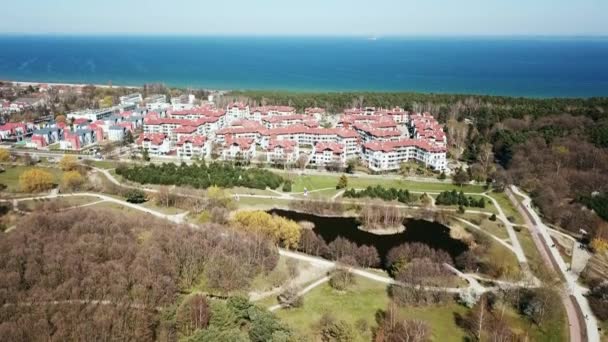 Stadsantenn Gdansk Från Drönare Lyxiga Bostadshus Vid Stranden Ronald Reagan — Stockvideo