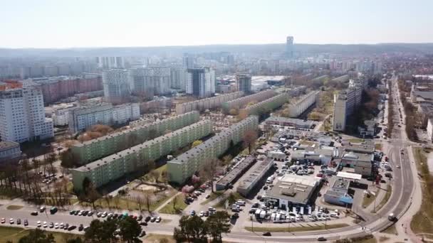 Avião Cidade Gdansk Drone Edifícios Residenciais Uma Rua Com Carros — Vídeo de Stock