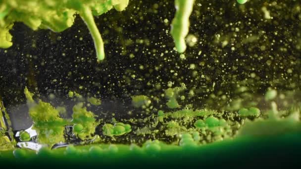 Superficie Dello Specchio Con Bolle Olio Liquido Aumento Caduta Una — Video Stock