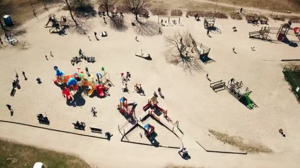 Spielplatz Luftaufnahme Kinder Spielen Öffentlicher Spielplatz Ronald Reagan Park Danzig — Stockvideo