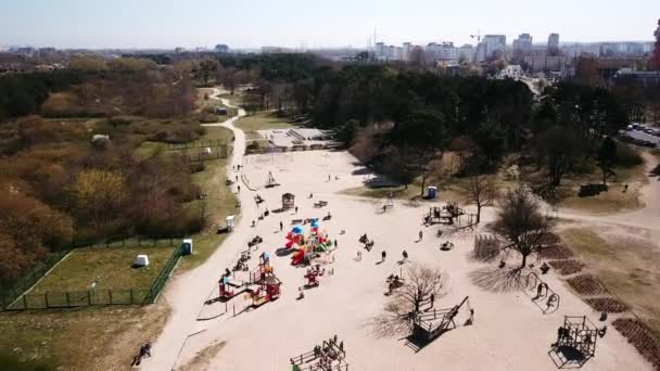 Speeltuin Luchtfoto Kinderen Spelen Openbare Speeltuin Ronald Reagan Park Gdansk — Stockvideo