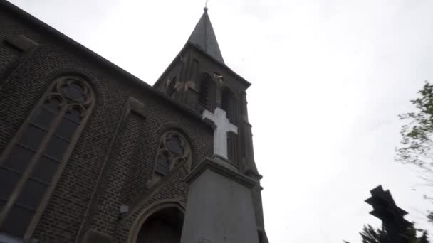 Footage Cross Front Church Germany Camera Zooming Wide Medium Shot — Stock Video