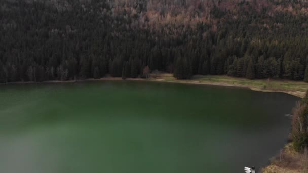 ルーマニアのカルパチア山脈でスファナ アナ湖のパノラマドローン撮影 — ストック動画