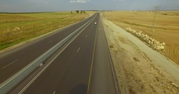 Volando Sobre Camino Del Campo Través Hermosos Paisajes Del Desierto — Vídeos de Stock