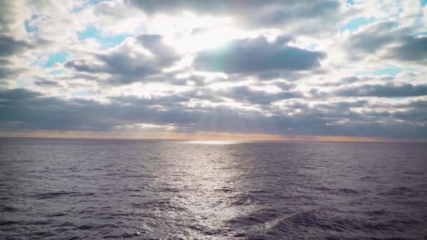 カリブ海上の太陽光線 — ストック動画