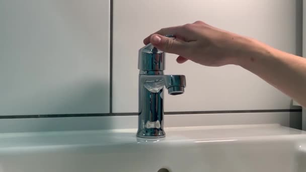 Přední Snímek Konceptu Konzumace Pitné Vody Ultra Zpomalení Otevírání Vodní — Stock video