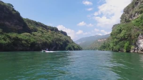 Filmagem Aérea Barco Rio Grijalva Canhão Sumidero Chiapas México — Vídeo de Stock