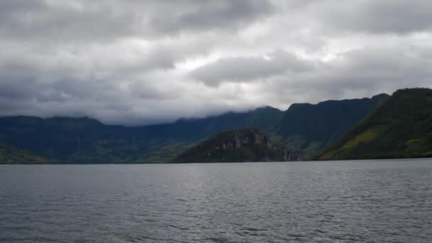 墨西哥恰帕斯Sumidero Canyon Grijalva河奇科沃大坝湖中的空中拍摄 — 图库视频影像