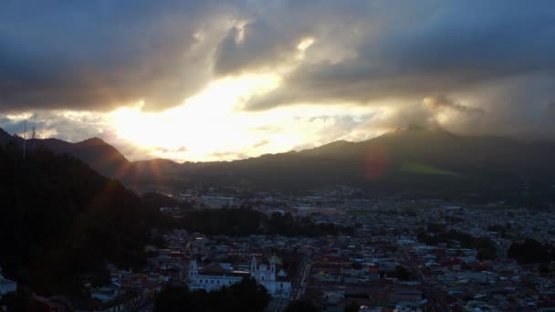 在恰帕斯州San Cristobal Las Casas拍摄的日落空中电影无人机 — 图库视频影像