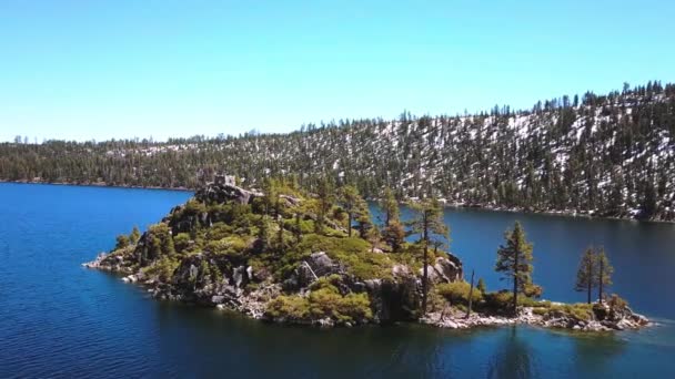 Aerial Drone Lake Tahoe Emerald Bay Flying Island Snow Mountains — Vídeos de Stock