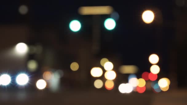 Nem Fókuszált Forgalom Városban Éjjel — Stock videók