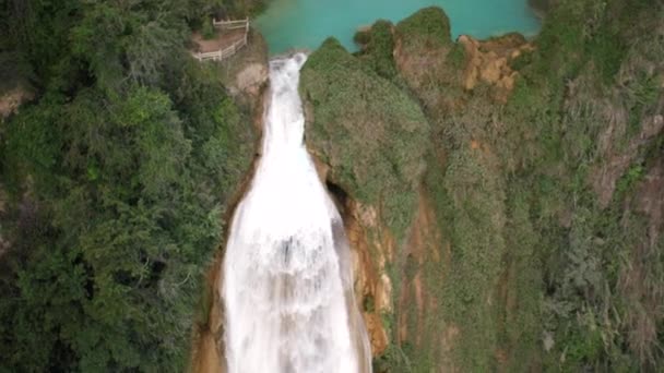 Aerial Lutning Ner Skott Velo Novia Vattenfall Chiflon Park Chiapas — Stockvideo