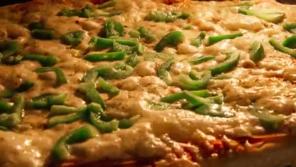 Cronometrajes Rápidos Pizza Para Hornear Owen Sabrosa Pizza Crujiente Con — Vídeos de Stock
