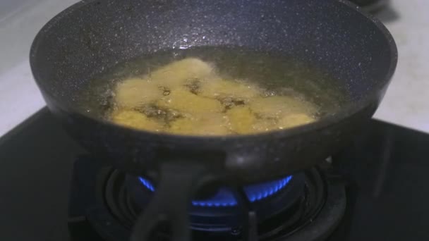 Utsikt Över Mat Som Steks Inuti Wok Vegetabilisk Olja Kokar — Stockvideo