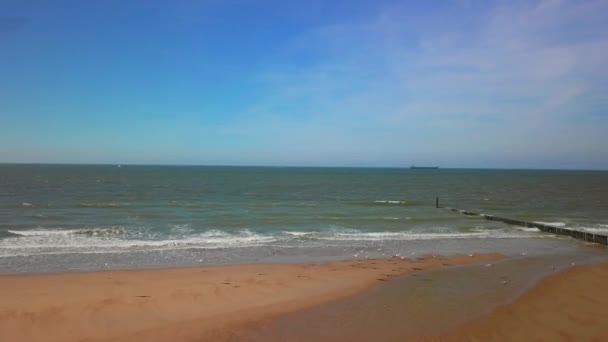 Het Strand Van Cadzand Bad Tijdens Een Zonnige Dag Luchtfoto — Stockvideo