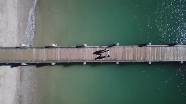 Aerial Top View Pier Couple Holding Hand Middle Pier Clear — Stock Video