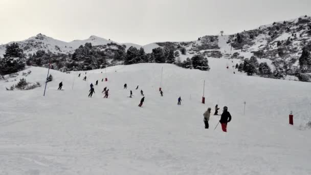 Décalage Horaire Des Skieurs Descente Une Piste Dans Les Alpes — Video