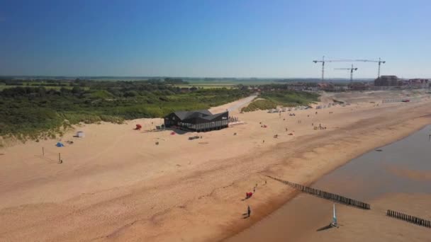 Παραλία Cadzand Bad Ολλανδία Κατά Διάρκεια Μιας Ηλιόλουστης Ημέρας Αεροπλάνο — Αρχείο Βίντεο