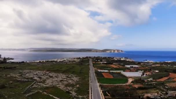 Malta Mellieha Dan Armier Körfezi Giden Yolun Insansız Hava Aracı — Stok video