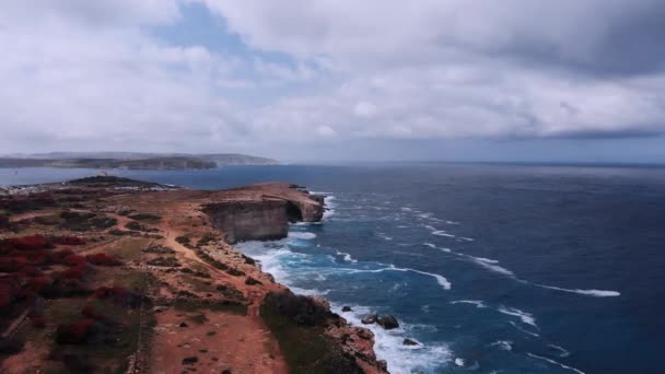 Drone Βίντεο Από Μάλτα Mellieha Armier Μια Θυελλώδη Και Συννεφιασμένη — Αρχείο Βίντεο