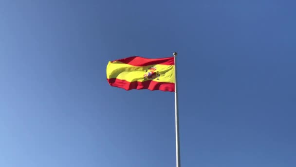 Spanish National Flag Pole Waving Wild Blue Sky Sunny Day — Stock Video