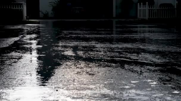 Una Ligera Llovizna Lluvia Cae Estacionamiento Una Tarde Sombría Cámara — Vídeos de Stock