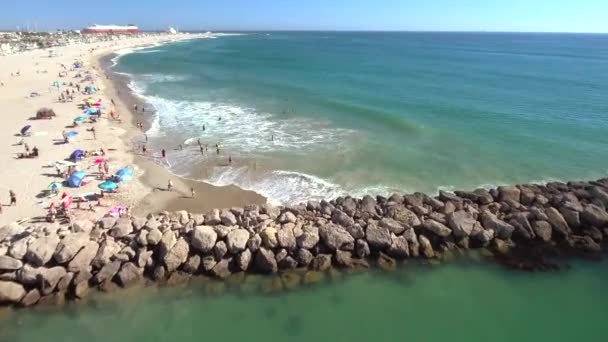 Aerial Push Drone Shot Ventura Beach Levee Słoneczny Dzień Nad — Wideo stockowe