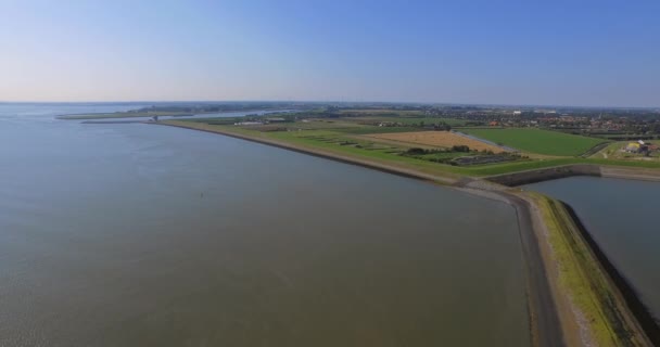 オランダのクルーニンゲンの堤防に囲まれた人工湾 空中射撃 — ストック動画