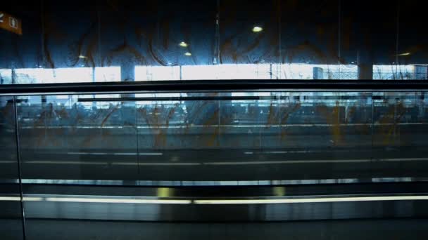 パリのシャルル ゴール空港の内装 — ストック動画