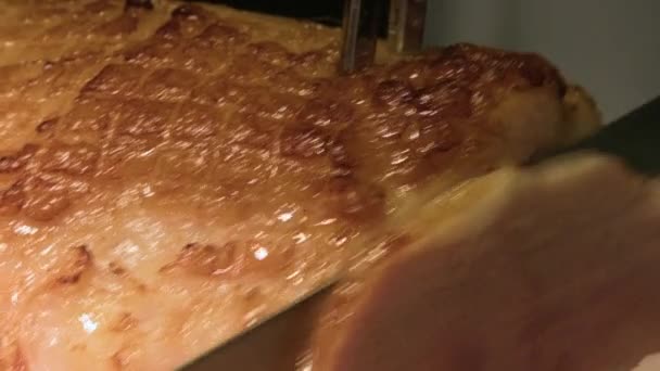 Close Honey Glazed Ham Being Sliced — Stock Video