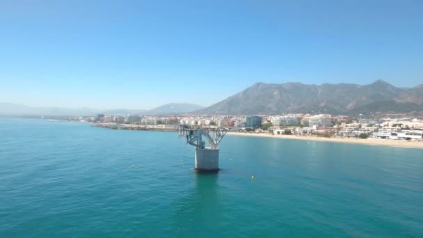 Kablo Plajı Marbella Nın Havadan Görünüşü Denizdeki Büyük Terk Edilmiş — Stok video